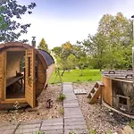 Enjoy Cozy Romance Hills Forest Gardens Views Sauna Whirlpool Bath アパート