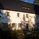Enjoy Cozy Romance Hills Forest Gardens Views Sauna Whirlpool Bath *