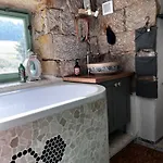 Enjoy Cozy Romance Hills Forest Gardens Views Sauna Whirlpool Bath Apartman *