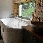 Enjoy Cozy Romance Hills Forest Gardens Views Sauna Whirlpool Bath Apartman