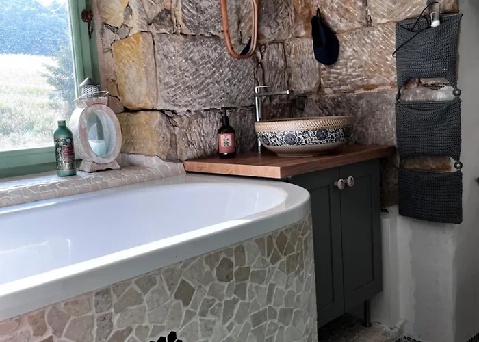 Enjoy Cozy Romance Hills Forest Gardens Views Sauna Whirlpool Bath 아파트 *