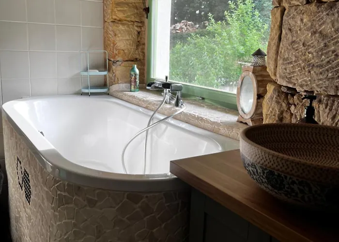 Enjoy Cozy Romance Hills Forest Gardens Views Sauna Whirlpool Bath 아파트
