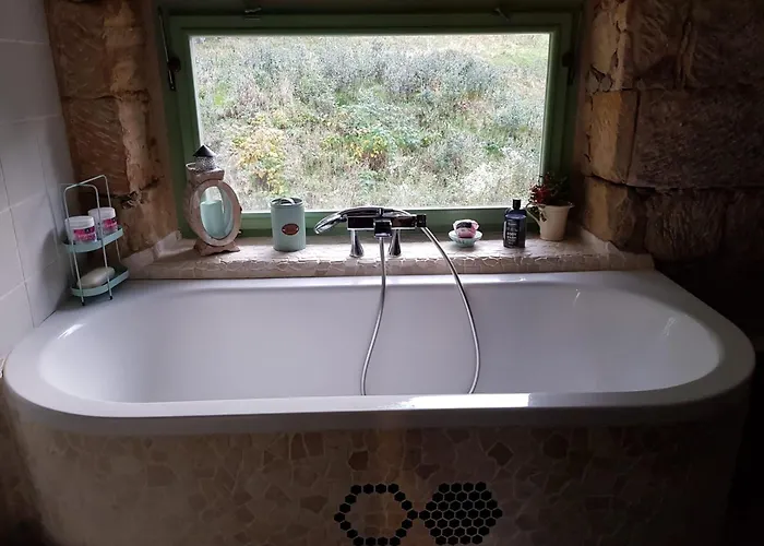 Enjoy Cozy Romance Hills Forest Gardens Views Sauna Whirlpool Bath 公寓