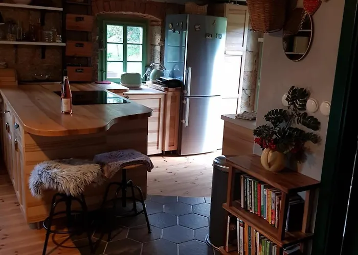 Enjoy Cozy Romance Hills Forest Gardens Views Sauna Whirlpool Bath *