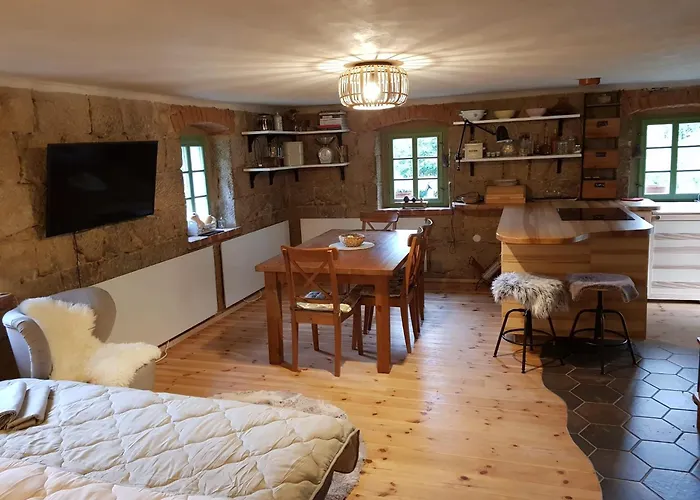 Enjoy Cozy Romance Hills Forest Gardens Views Sauna Whirlpool Bath 公寓 *