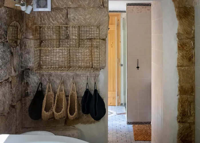 Enjoy Cozy Romance Hills Forest Gardens Views Sauna Whirlpool Bath