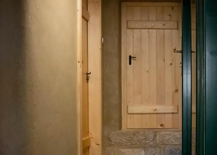 Enjoy Cozy Romance Hills Forest Gardens Views Sauna Whirlpool Bath *