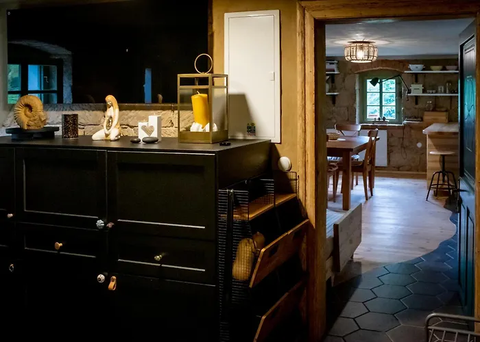 Enjoy Cozy Romance Hills Forest Gardens Views Sauna Whirlpool Bath *